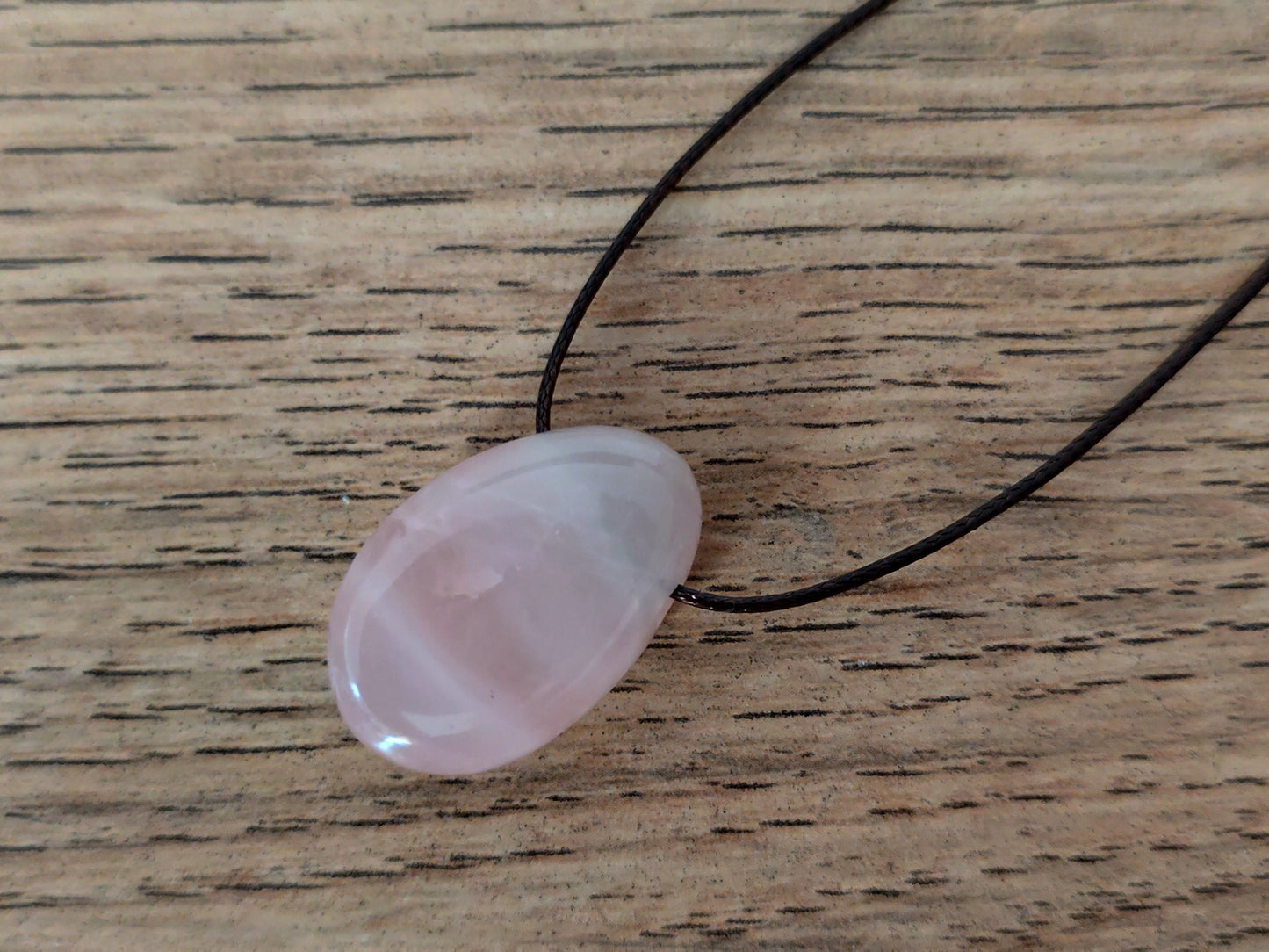 30 x 19 mm Edelstein Quarz rosa Cabachon Anhänger inkl.Kordel