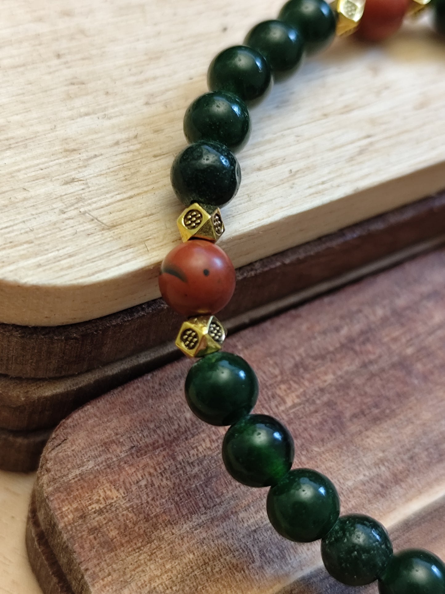 6 mm Naturstein Edelstein Taiwan Jade / roter Jaspis Perlen Armband Kugelarmband