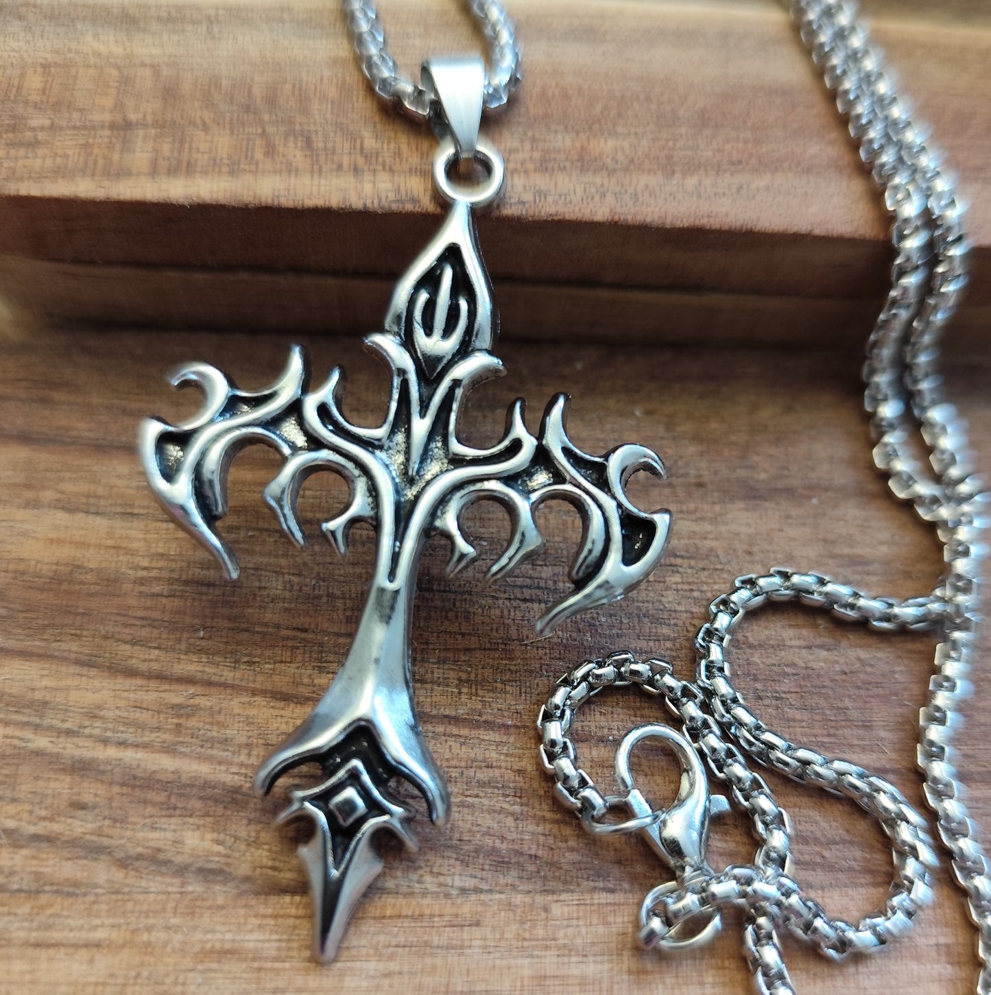 Halskette mit Anhänger Flamme Totem Kreuz Punk Gothik