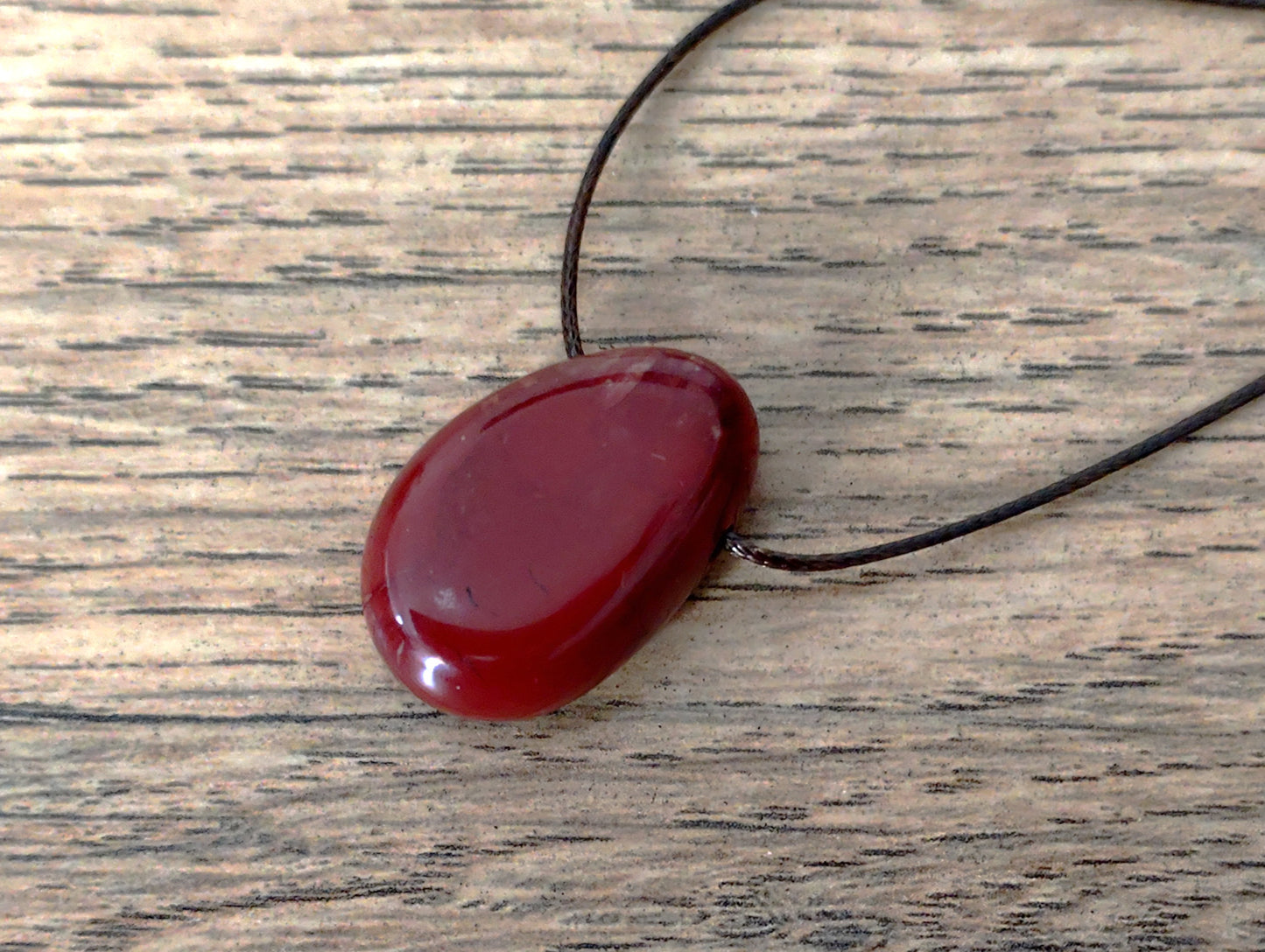 30 x 19 mm Edelstein roter Jaspis Cabachon Anhänger inkl.Kordel