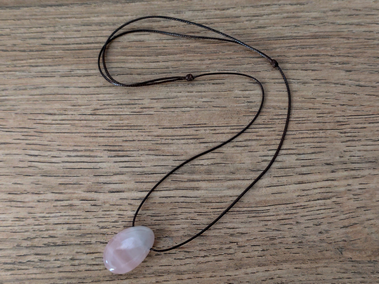 30 x 19 mm Edelstein Quarz rosa Cabachon Anhänger inkl.Kordel