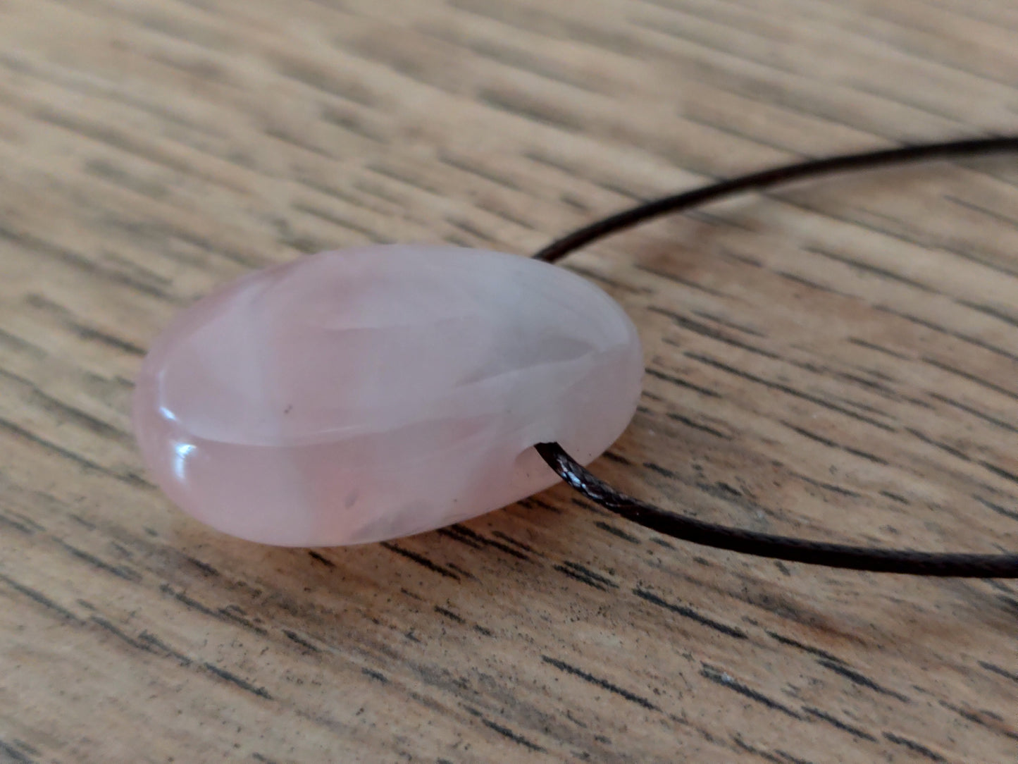 30 x 19 mm Edelstein Quarz rosa Cabachon Anhänger inkl.Kordel