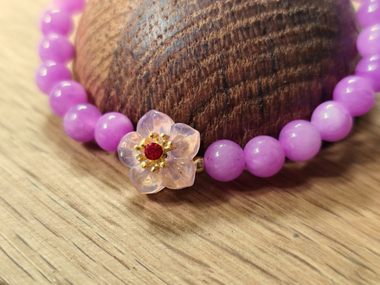 6 mm lila Chalzedon Armband mit Blümchen