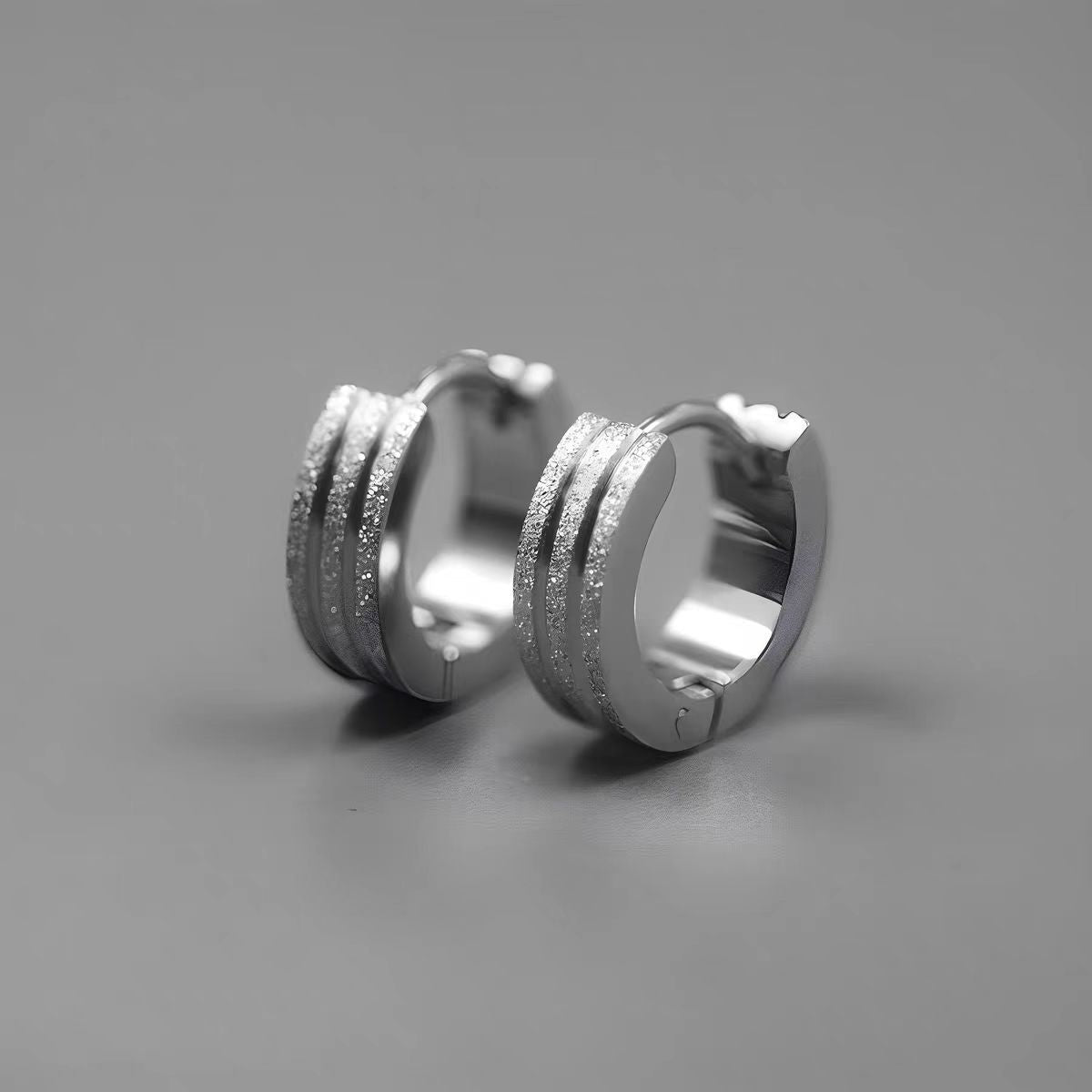 9 x 4 mm Titanstahl Edelstahl Ohrringe Damen Herren Klapp Creolen sandgestrahlt